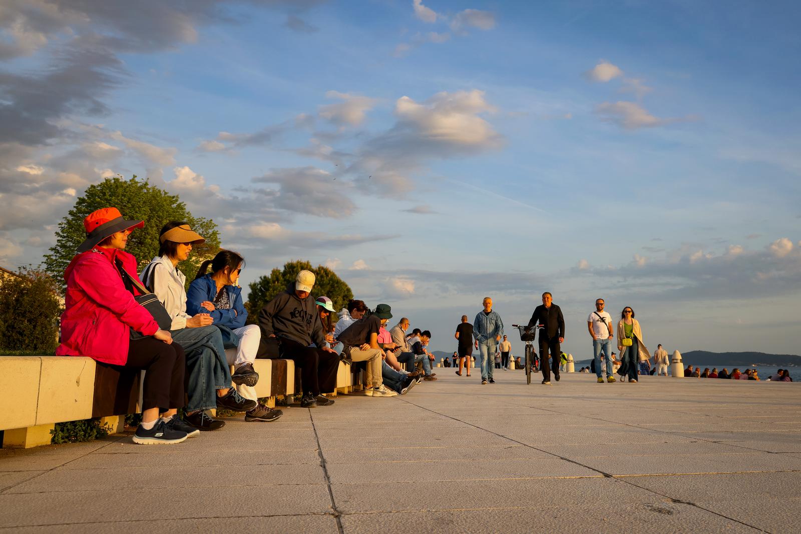 Zadar: Turisti uživaju u zalasku sunca