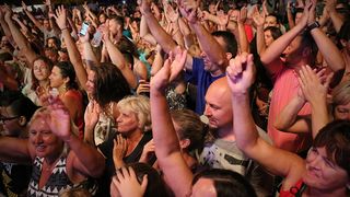 Dan Općine Vir proslavljen uz spektakularni koncert Prljavog Kazališta i vatromet Dan Općine Vir proslavljen uz spektakularni koncert Prljavog Kazališta i vatromet