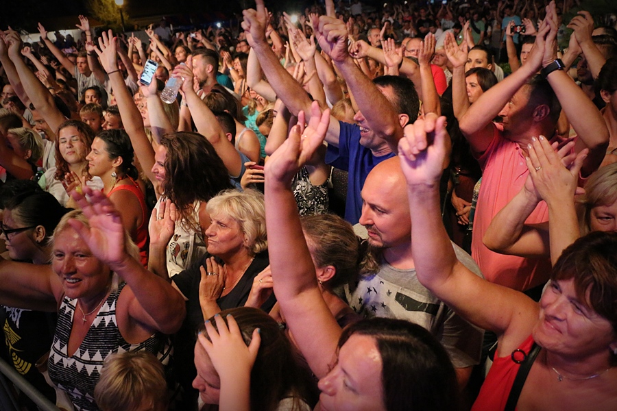 Dan Općine Vir proslavljen uz spektakularni koncert Prljavog Kazališta i vatromet Dan Općine Vir proslavljen uz spektakularni koncert Prljavog Kazališta i vatromet