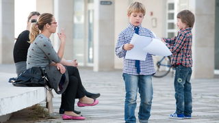 Zadar, 290312.
Danas se u kulturnoj udruzi / centru ” Planet BB ” odrzala audicija za ulogu u popularnoj TV seriji “Larin izbor”. Sudjelovali su djecaci u dobi 6 – 10 godina.
Na fotografiji: djecaci vjezbaju tekst pred audiciju.
Foto: Luka Gerlanc / CROPI Zadar, 290312.
Danas se u kulturnoj udruzi / centru ” Planet BB ” odrzala audicija za ulogu u popularnoj TV seriji “Larin izbor”. Sudjelovali su djecaci u dobi 6 – 10 godina.
Na fotografiji: djecaci vjezbaju tekst pred audiciju.
Foto: Luka Gerlanc / CROPI