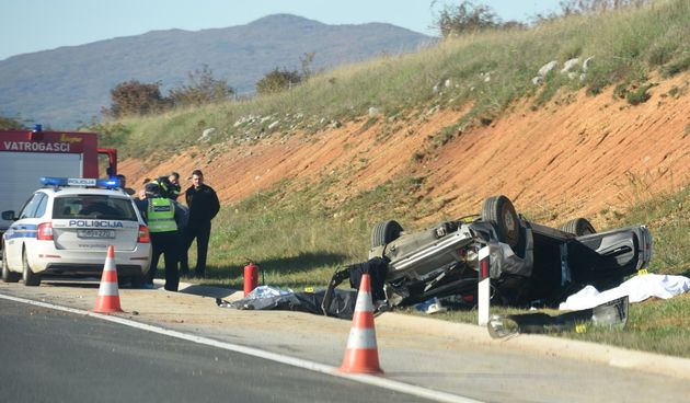 Dvojica poginula u slijetanju osobnog automobila njemackih registracijskih oznaka na A1 izmedju odmorista Jadovo i Zir