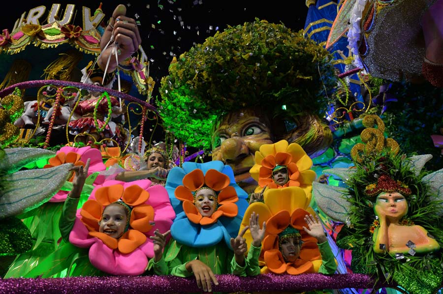 Tradicionalni karneval u Brazilu, foto: NELSON ALMEDIA Tradicionalni karneval u Brazilu, foto: NELSON ALMEDIA