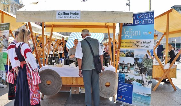 Festival maslina, Preko