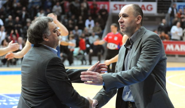 Zadar, 050311
Dvorana Kresimir Cosic na Visnjiku.
Kosarkaska utakmica 14. kola NLB lige izmedju KK Zadar i KK Cibona.
Na fotografiji: trener Zadra Pino Grdovic i trener Cibone Drazen Anzulovic.
Foto: Andrija Lucic / CROPIX