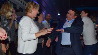 Songbusters i Elena Stella @ Famous Beach Bar & Grill Songbusters i Elena Stella @ Famous Beach Bar & Grill