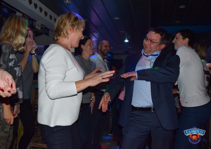 Songbusters i Elena Stella @ Famous Beach Bar & Grill Songbusters i Elena Stella @ Famous Beach Bar & Grill