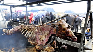 Dubrovnik, 061211.
Proslava dana Branitelja nastavljena je na Srdju uz misu za poginule branitelje nakon svecanog mimohoda i postrojavanja branitelja na Stradunu.
Foto: Tonci Plazibat / CROPIX Dubrovnik, 061211.
Proslava dana Branitelja nastavljena je na Srdju uz misu za poginule branitelje nakon svecanog mimohoda i postrojavanja branitelja na Stradunu.
Foto: Tonci Plazibat / CROPIX