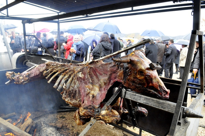 Dubrovnik, 061211.
Proslava dana Branitelja nastavljena je na Srdju uz misu za poginule branitelje nakon svecanog mimohoda i postrojavanja branitelja na Stradunu.
Foto: Tonci Plazibat / CROPIX Dubrovnik, 061211.
Proslava dana Branitelja nastavljena je na Srdju uz misu za poginule branitelje nakon svecanog mimohoda i postrojavanja branitelja na Stradunu.
Foto: Tonci Plazibat / CROPIX
