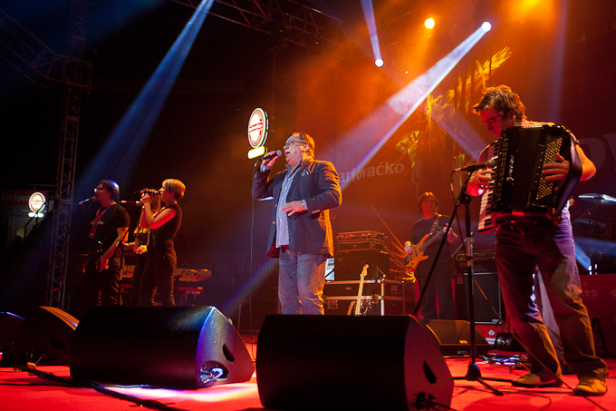 Karlovacko live: Halid Beslic i Crvena jabuka u dvorani Kresimir Cosic u Zadru, Foto: Leo Banic Karlovacko live: Halid Beslic i Crvena jabuka u dvorani Kresimir Cosic u Zadru, Foto: Leo Banic