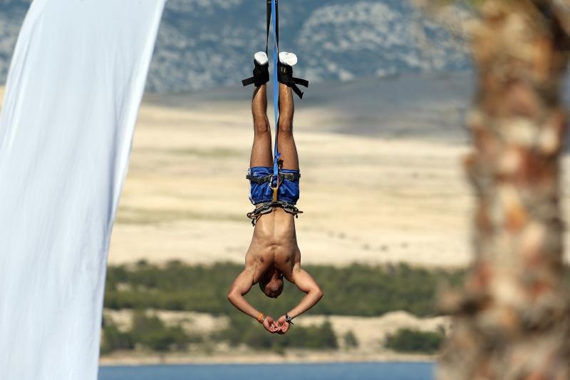 Zrće: Prvi dan Hideout festivala privukao nekoliko tisuća turista, Photo: Dalibor Urukalovic/PIXSELL Zrće: Prvi dan Hideout festivala privukao nekoliko tisuća turista, Photo: Dalibor Urukalovic/PIXSELL