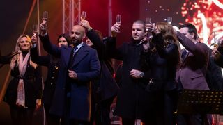 Vatromet, tisuće konfeta, šampanjac, prskalice i koncert Ivana Zaka i Tempo Banda