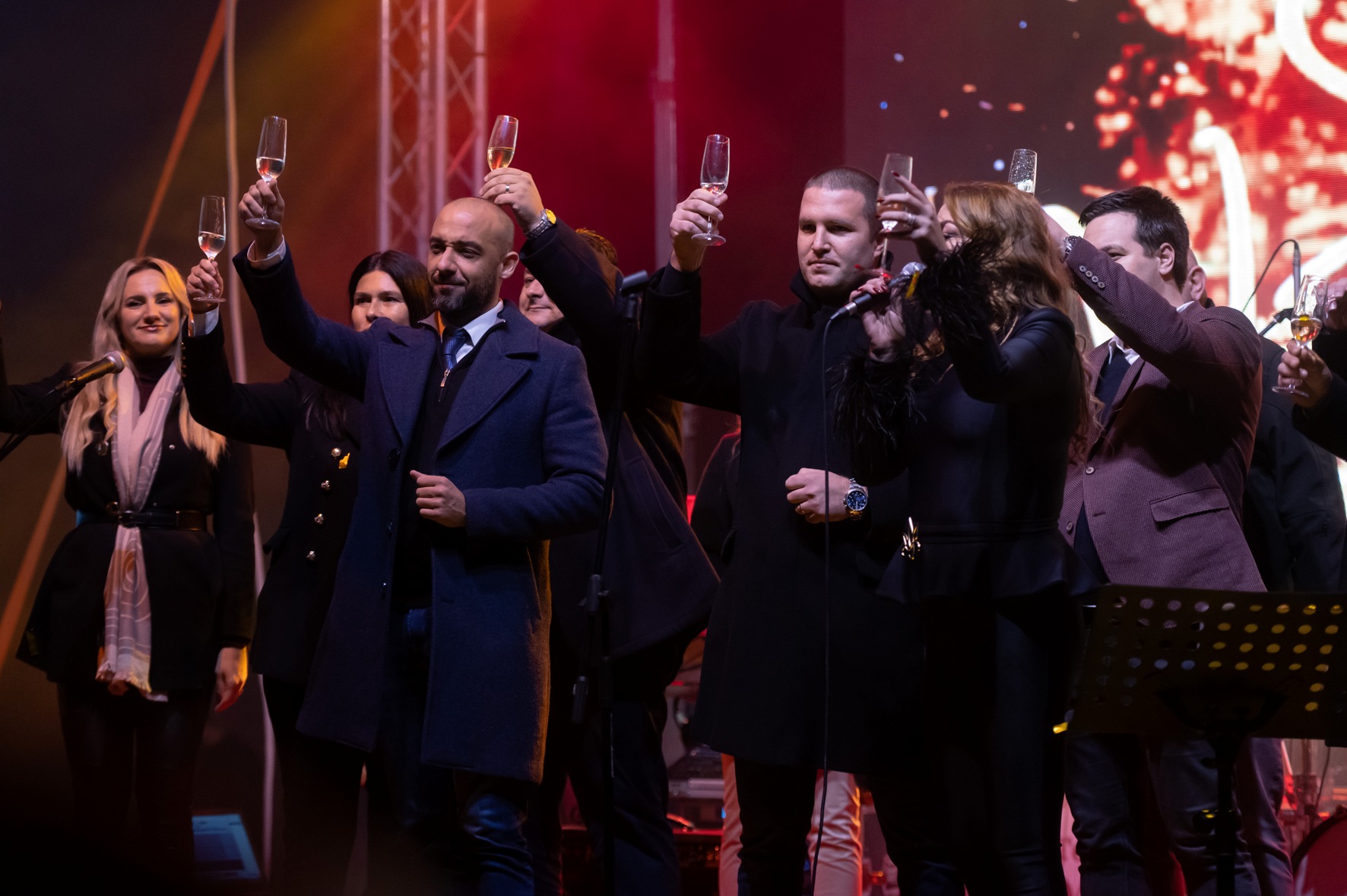 Vatromet, tisuće konfeta, šampanjac, prskalice i koncert Ivana Zaka i Tempo Banda