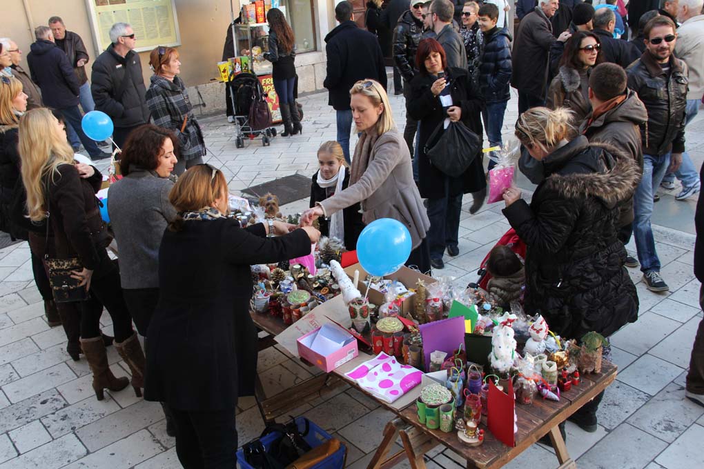 Vukovaru ZaDar na Narodnom trgu, foto: Iva Perinčić Vukovaru ZaDar na Narodnom trgu, foto: Iva Perinčić