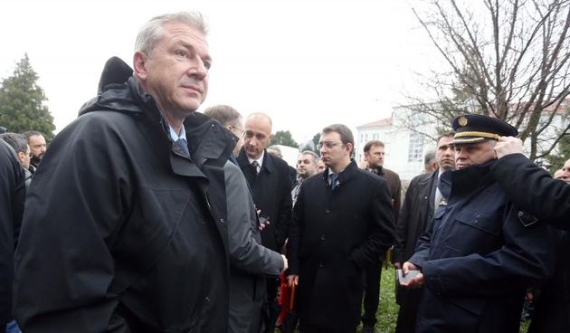 Vukovar – Dan sjecanja na zrtvu Vukovara 1991. – 2014. pod sloganom Vukovar – mjesto posebnog pijeteta. 23. je obljetnica stradavanja i zrtve Vukovara u Domovinskom ratu. Sudionici Kolone sjecanja prolaze ulicama grada do Memorijalnog groblja zrtava iz Do