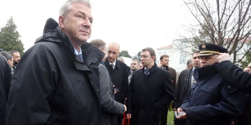 Vukovar – Dan sjecanja na zrtvu Vukovara 1991. – 2014. pod sloganom Vukovar – mjesto posebnog pijeteta. 23. je obljetnica stradavanja i zrtve Vukovara u Domovinskom ratu. Sudionici Kolone sjecanja prolaze ulicama grada do Memorijalnog groblja zrtava iz Do Vukovar – Dan sjecanja na zrtvu Vukovara 1991. – 2014. pod sloganom Vukovar – mjesto posebnog pijeteta. 23. je obljetnica stradavanja i zrtve Vukovara u Domovinskom ratu. Sudionici Kolone sjecanja prolaze ulicama grada do Memorijalnog groblja zrtava iz Do