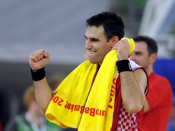 Bydgoszcz, 150909.
Dvorana Sport Arena Luczniczka.
Europsko prvenstvo u kosarci u Poljskoj, drugi krug natjecanja po skupinama 3. kolo grupe E, utakmica izmedju Hrvatske i Njemacke odlucujuca za ulazak u cetvrtfinale.
Na slici: Marko Popovic slavi nakon p