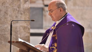 Upaljene prve adventske svijeće u crkvi sv. Šime i na Trgu Petra Zoranića