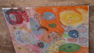 Izložba nosi naziv “Približavanje – stih i slika”, a otvara se u klaustru samostana Sv. Frane. Izložba nosi naziv “Približavanje – stih i slika”, a otvara se u klaustru samostana Sv. Frane.