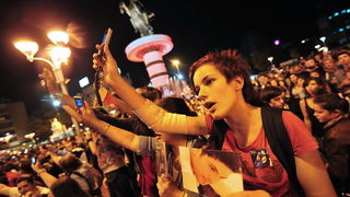 Skopje, 061011.
Fanovi megazvijezde Tose Proeskog i dalje obiljezavaju 5 listopad, dan kada je odrzao svoj posljednji koncert u Skopju.Tim se povodom na trgu ‘Makedonija’ u Skopju odrzala tradicionalna manifestacija ‘Zvjezdano nebo za Tosu’ koja je tra Skopje, 061011.
Fanovi megazvijezde Tose Proeskog i dalje obiljezavaju 5 listopad, dan kada je odrzao svoj posljednji koncert u Skopju.Tim se povodom na trgu ‘Makedonija’ u Skopju odrzala tradicionalna manifestacija ‘Zvjezdano nebo za Tosu’ koja je tra