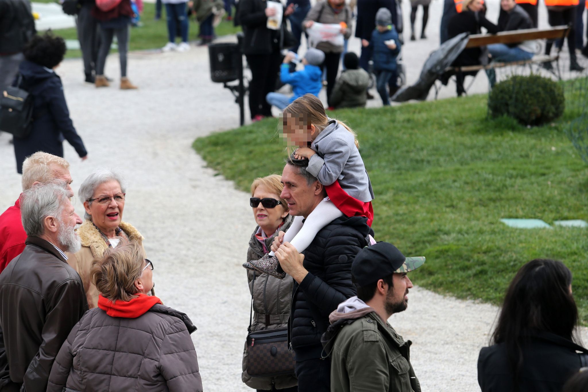 Bivši partner Jelene Veljače, Dražen Čuček, stigao na Tomislavov trg s njihovom kćerkicom Lenom Bivši partner Jelene Veljače, Dražen Čuček, stigao na Tomislavov trg s njihovom kćerkicom Lenom