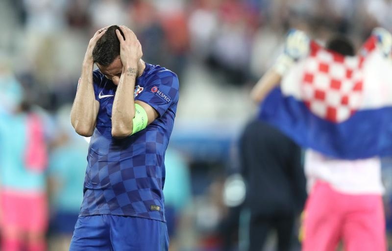 Velika fešta hrvatskih nogometaša i navijača u Bordeauxu nakon pobjede nad Španjolskom 2-1. Photo: Sanjin Strukic/PIXSELL Velika fešta hrvatskih nogometaša i navijača u Bordeauxu nakon pobjede nad Španjolskom 2-1. Photo: Sanjin Strukic/PIXSELL