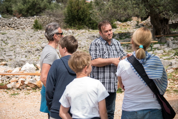 U Vrtovima lunjskih maslina održana 12. Lunjska maslinada. Foto: Vinko Pešić