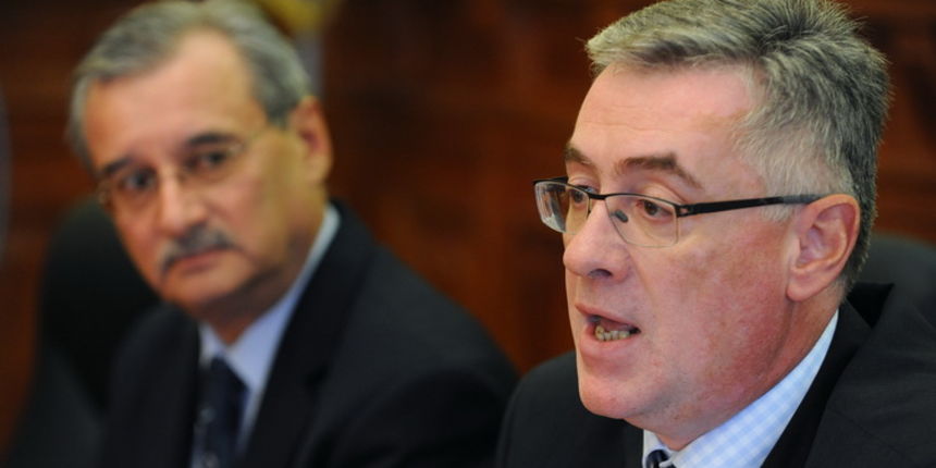 Zadar, 201010.
Branko Hrvatin predsjednik Vrhovnog suda RH posjetio je Zupanijski sud u Zadru.
Na fotografiji: Antun Klismanic predsjednik Zupanijskog suda u Zadru i Branko Hrvatin.
Foto: Andrija Lucic / CROPIX Zadar, 201010.
Branko Hrvatin predsjednik Vrhovnog suda RH posjetio je Zupanijski sud u Zadru.
Na fotografiji: Antun Klismanic predsjednik Zupanijskog suda u Zadru i Branko Hrvatin.
Foto: Andrija Lucic / CROPIX