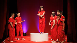 Igrajmo se: Zabranjeno mlađima od 15 strana A