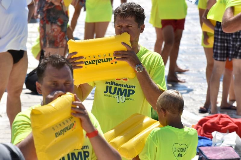 Jubilarni 10. dm Millennium Jump na zadarskoj rivi, Photo: Dino Stanin/PIXSELL Jubilarni 10. dm Millennium Jump na zadarskoj rivi, Photo: Dino Stanin/PIXSELL