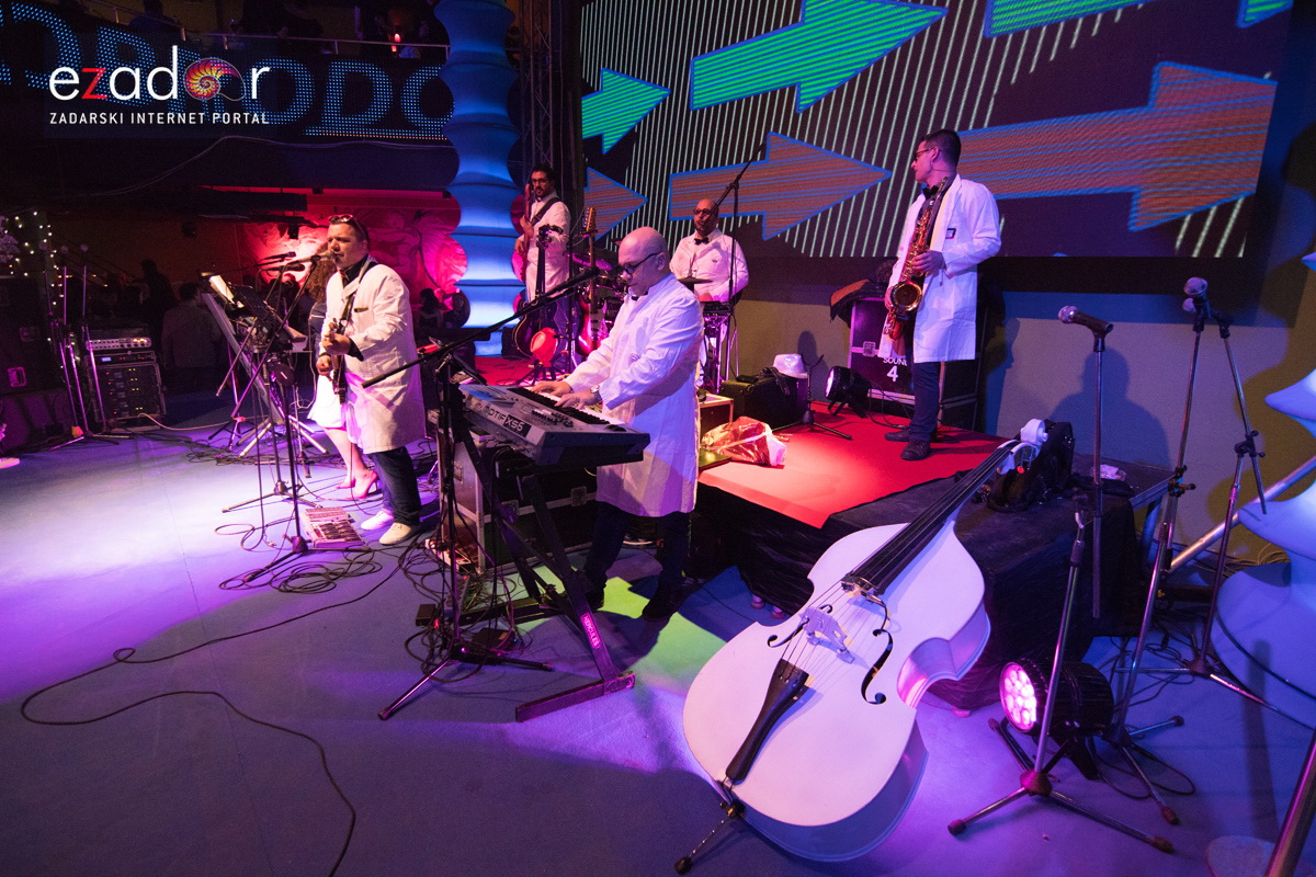 Ludnica u Saturnusu: Najbolji doček u svemiru i šire Ludnica u Saturnusu: Najbolji doček u svemiru i šire