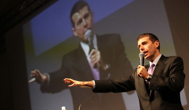 Zagreb, 031209.
Predavanje Amerikanca Davida Plouffea ‘The art of possible’ u Hypo centru, koji je postao poznat kao covjek koji je vodio i smislio predizbornu kampanju Baracka Obame.
Foto: Igor Sambolec / CROPIX