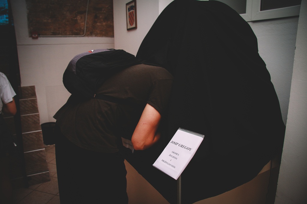 Performans “Granice” polaznika Glumačke radionice “Backstage” Performans “Granice” polaznika Glumačke radionice “Backstage”