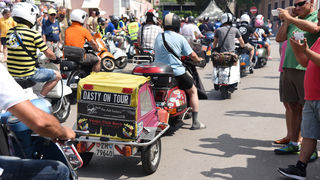 Spektakularni defile vespaša, foto: Vinko Pešić Spektakularni defile vespaša, foto: Vinko Pešić
