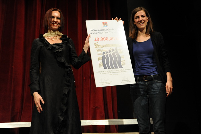 Zadar, 190512.
U Zadru se u protekla tri dana odrzavalo natjecanje zborova. Veceras se u HNK Zadar odrzala dodjela nagrada zlatni, srebrni i broncani Cikin krizic, te diplome, nakon cega je slijedilo kratko natjecanje za Grand prix (nagrada Grada Zadra u