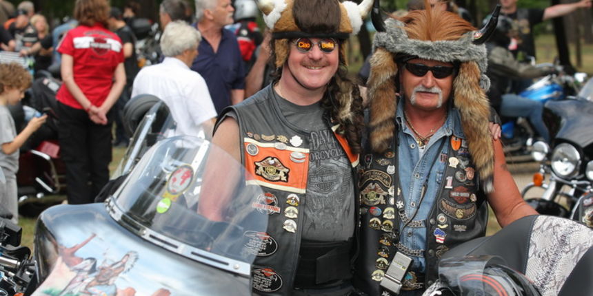 Zadar, 280511.
Odrzana je parada Harley Davidson motora izmedju Zadra i Biograda u kojoj je sudjelovalo vise tisuca motora.
Na slici: detalj s parade.
Foto: Vladimir Ivanov / CROPIX