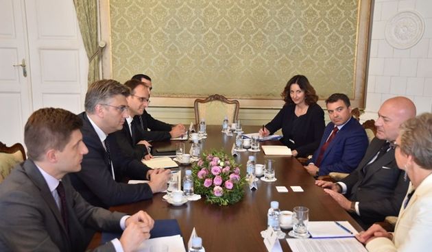Predsjednik  Vlade Andrej Plenković primio je danas u Banskim dvorima predsjednika DOĞUŞ Grupe, Ferita Şahenka, u čijoj je pratnji dio predsjednik Uprave društva D-Marin, Burak Baykan, te predstavnice Europske banke za obnovu i razvoj (EBRD), Vedranu Jelu