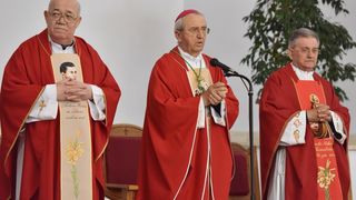 Zadarski nadbiskup Puljić predvodio svetu misu u Kistanjama povodom obilježavanja obljetnice proglašenja blaženim Serafina Kodića Zadarski nadbiskup Puljić predvodio svetu misu u Kistanjama povodom obilježavanja obljetnice proglašenja blaženim Serafina Kodića