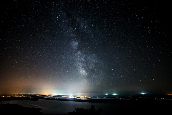 Zvjezdano nebo i Mliječna staza s vidikovca Kamenjak. Foto: Vinko Pešić Zvjezdano nebo i Mliječna staza s vidikovca Kamenjak. Foto: Vinko Pešić