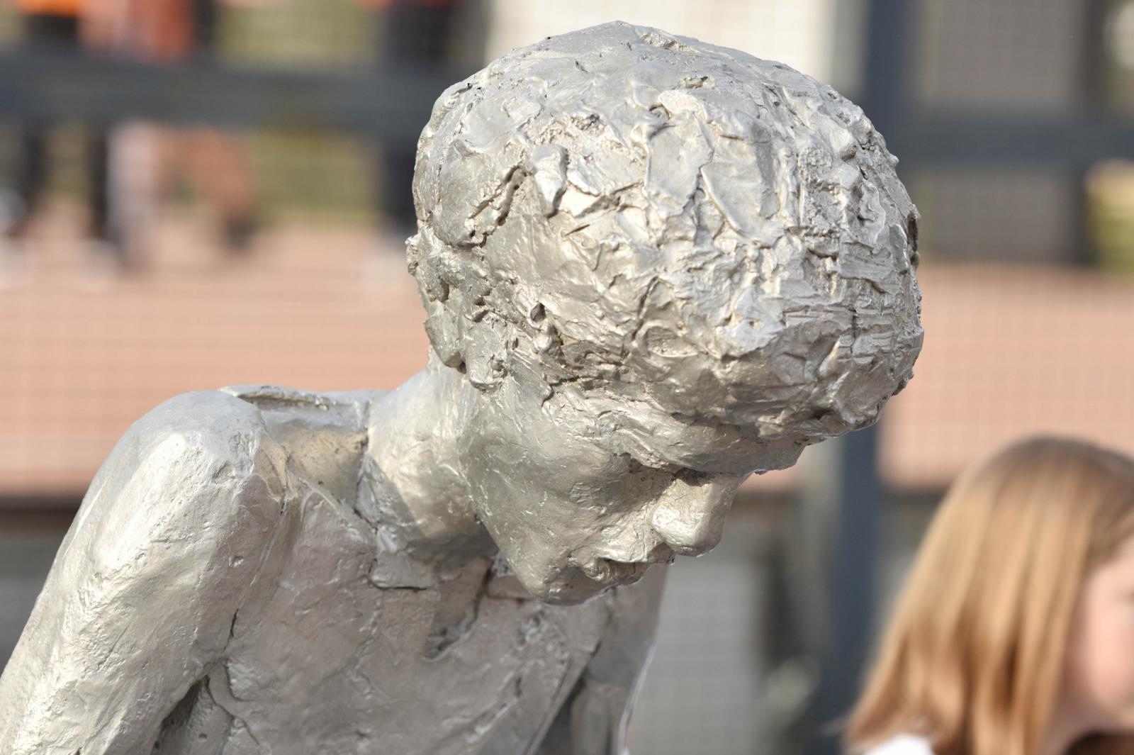 Šibenik: Puštanjem 53 balona obilježen rođendan Dražena Petrovića Šibenik: Puštanjem 53 balona obilježen rođendan Dražena Petrovića