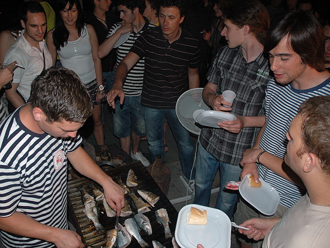 Ribarska festa zadarskih studenata u zagrebackom klubu Roko Ribarska festa zadarskih studenata u zagrebackom klubu Roko