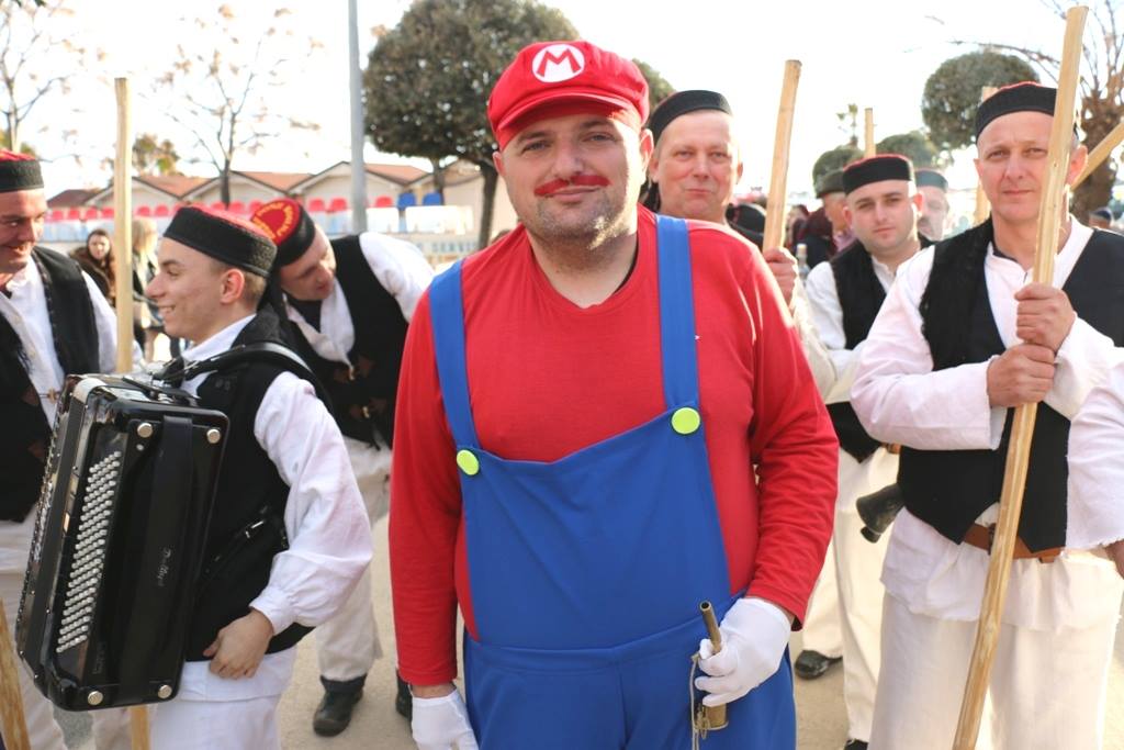 2. Međunarodna karnevalska povorka Virskih maškara