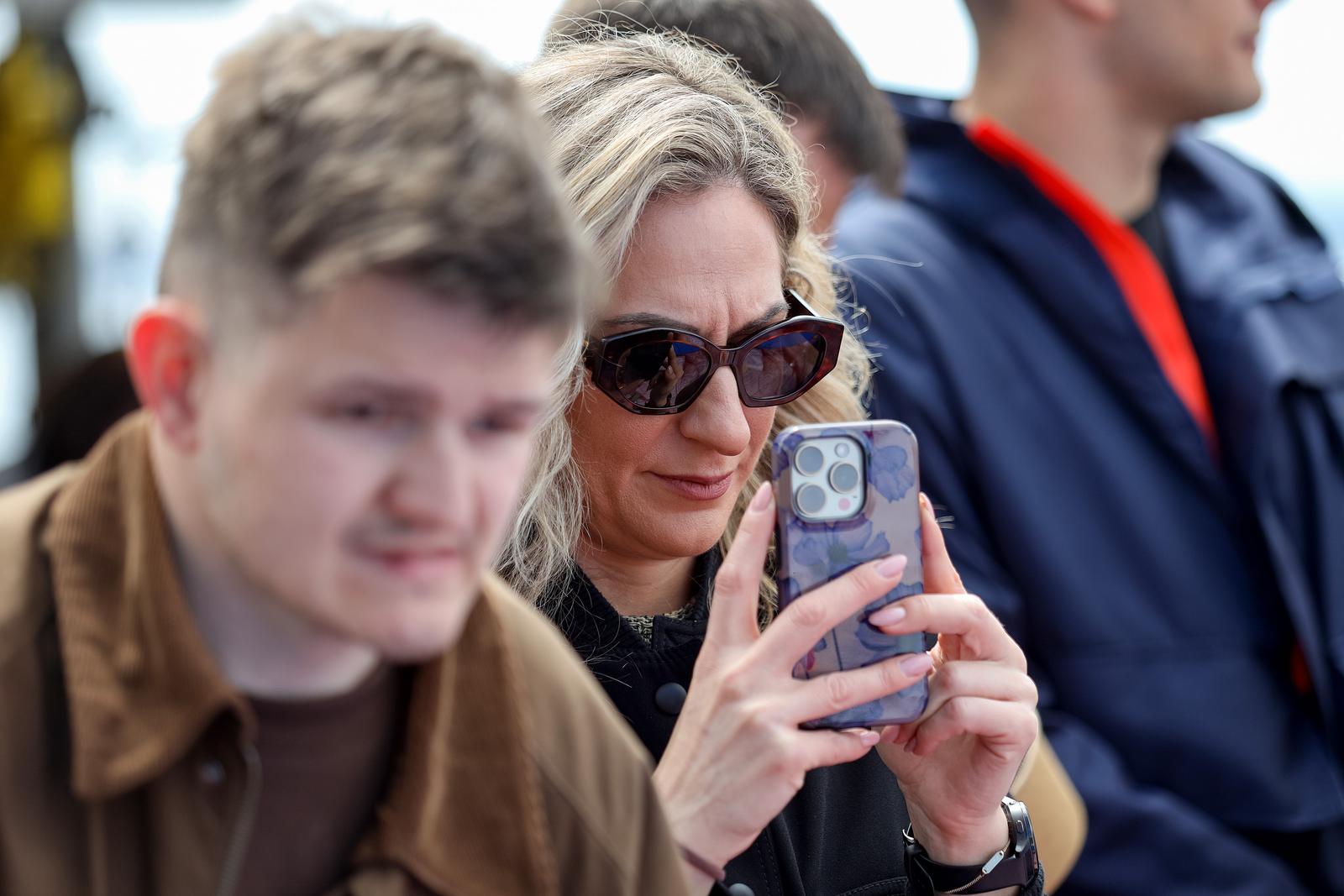 Ekološka manifestacija “Uz more, za more: zelena misija za održivu budućnost Hrvatske” održala se danas na plivarici Škoda koja je jutros u 11 sati isplovila iz zadarske luke Gaženica prema Ugljanu gdje će se provela akcija izvlačenja odbačenih ribarskih Ekološka manifestacija “Uz more, za more: zelena misija za održivu budućnost Hrvatske” održala se danas na plivarici Škoda koja je jutros u 11 sati isplovila iz zadarske luke Gaženica prema Ugljanu gdje će se provela akcija izvlačenja odbačenih ribarskih