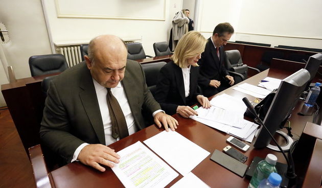 Zagreb, 151112.Zupanijski sud na Zrinjevcu.Nastavljeno je sudjenje Ivi Sanader u slucaju Ina-Mol. Danas su zavrsnu rijec obrane imali Cedo Prodanovic i Jadranka Slokovic.Na fotografiji: Cedo Prodanovic, Jadranka Slokovic i Goran Suic.Foto: Damjan Tadi
