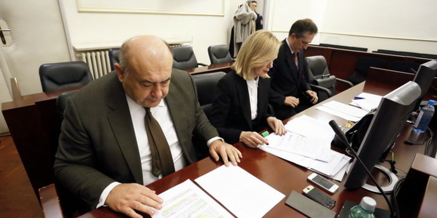 Zagreb, 151112.Zupanijski sud na Zrinjevcu.Nastavljeno je sudjenje Ivi Sanader u slucaju Ina-Mol. Danas su zavrsnu rijec obrane imali Cedo Prodanovic i Jadranka Slokovic.Na fotografiji: Cedo Prodanovic, Jadranka Slokovic i Goran Suic.Foto: Damjan Tadi Zagreb, 151112.Zupanijski sud na Zrinjevcu.Nastavljeno je sudjenje Ivi Sanader u slucaju Ina-Mol. Danas su zavrsnu rijec obrane imali Cedo Prodanovic i Jadranka Slokovic.Na fotografiji: Cedo Prodanovic, Jadranka Slokovic i Goran Suic.Foto: Damjan Tadi