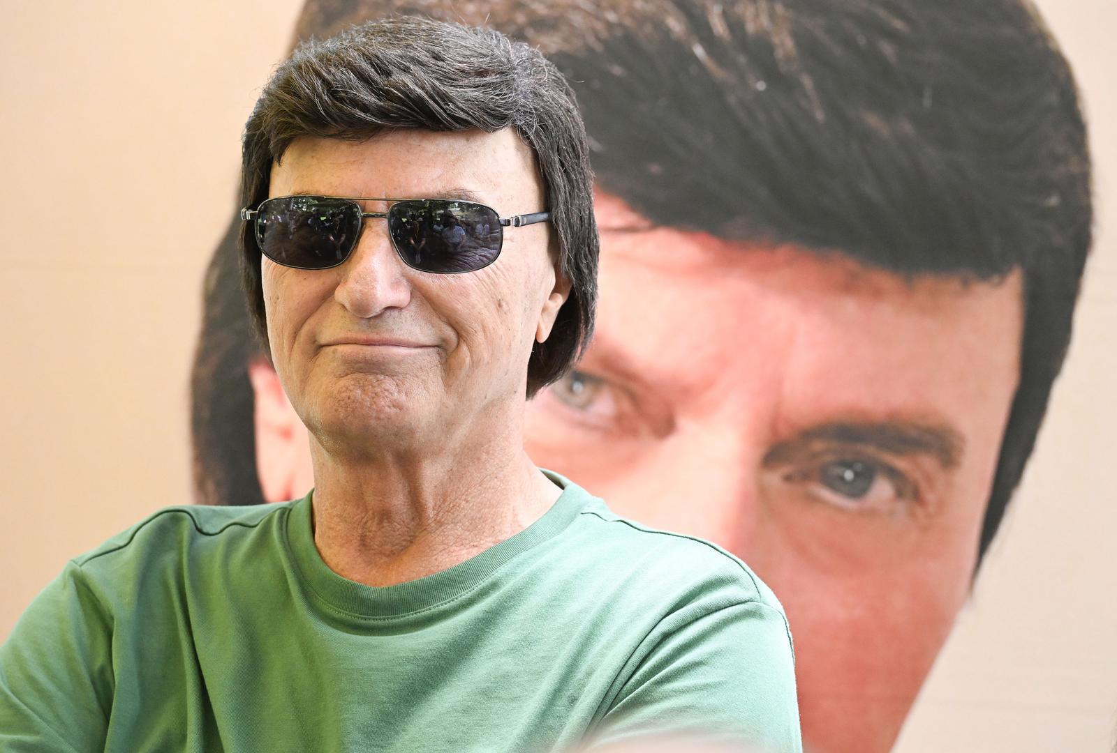 U Croatia Records-u odrzana je promocija novog albuma pjevaca Duska Lokina. U Croatia Records-u odrzana je promocija novog albuma pjevaca Duska Lokina.