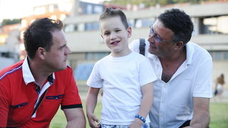 Sibenik, 030612.
Stadion Subicevac.
Veceras je odrzan humanitarni koncert “Sibenska srca za nasu dicu” na kojem su prikupljana sredstva za lijecenje djece oboljele od malignih bolesti. Koncert je vodila poznata glumica Doris Pincic, a nastupile su mnoge e Sibenik, 030612.
Stadion Subicevac.
Veceras je odrzan humanitarni koncert “Sibenska srca za nasu dicu” na kojem su prikupljana sredstva za lijecenje djece oboljele od malignih bolesti. Koncert je vodila poznata glumica Doris Pincic, a nastupile su mnoge e