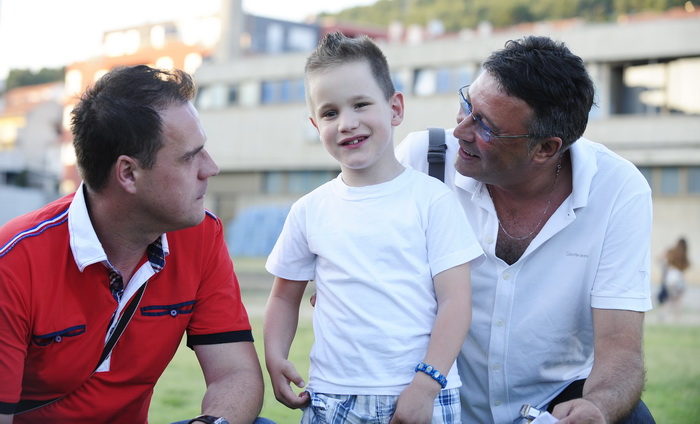 Sibenik, 030612.
Stadion Subicevac.
Veceras je odrzan humanitarni koncert “Sibenska srca za nasu dicu” na kojem su prikupljana sredstva za lijecenje djece oboljele od malignih bolesti. Koncert je vodila poznata glumica Doris Pincic, a nastupile su mnoge e Sibenik, 030612.
Stadion Subicevac.
Veceras je odrzan humanitarni koncert “Sibenska srca za nasu dicu” na kojem su prikupljana sredstva za lijecenje djece oboljele od malignih bolesti. Koncert je vodila poznata glumica Doris Pincic, a nastupile su mnoge e