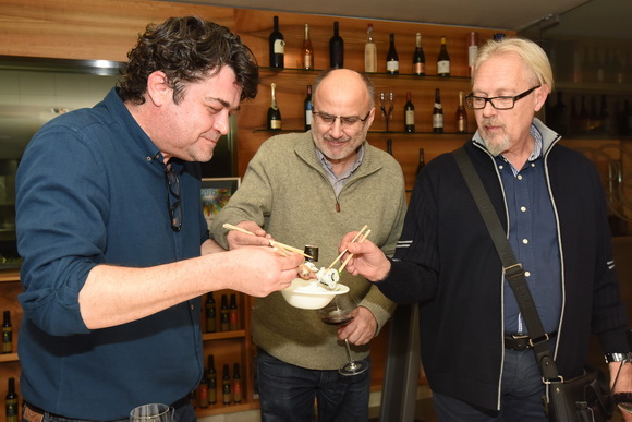 Restoran Foša: Chef Damr Tomljanović oduševio japanskog kolegu pripremom “dalmatinskog sushija” Restoran Foša: Chef Damr Tomljanović oduševio japanskog kolegu pripremom “dalmatinskog sushija”