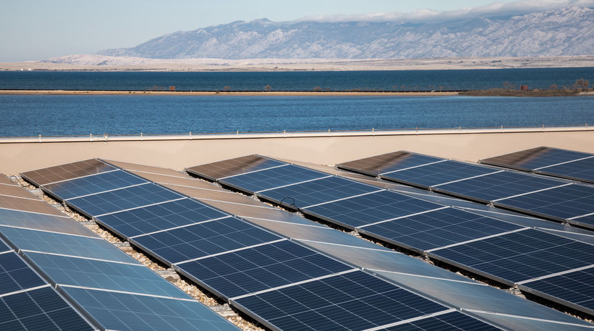 S radom započela nova fotonaponska elektrana postavljena na krovu pogona mrijestilišta u Ninu S radom započela nova fotonaponska elektrana postavljena na krovu pogona mrijestilišta u Ninu
