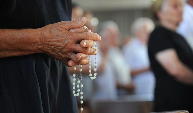 Zadar, 150811.
Danas je u  zupnoj crkvi u Skabrnji na blagdan velike gospe odrzana misa koju je predvodio zadarski nadbiskup Zelimir Puljic nakon cega je odrzana i procesija  kroz  mjesto.
Foto: Andrija Lucic / CROPIX